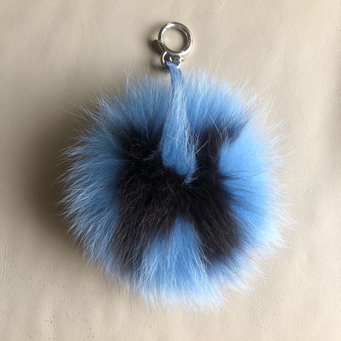 保證正品 Fendi 藍黑色 狐狸毛 英字母文 H 毛球 包包 吊飾 鑰匙圈