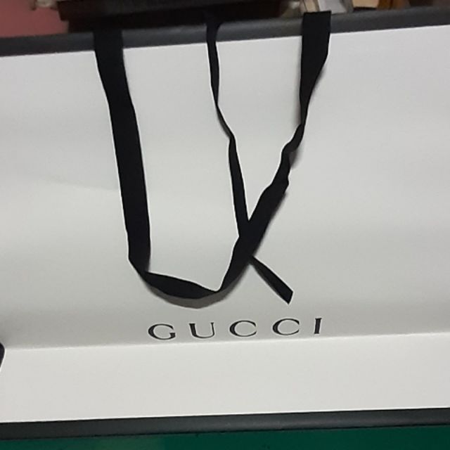 Gucci's  paper bag. 超大容量的啦～ 保證正品