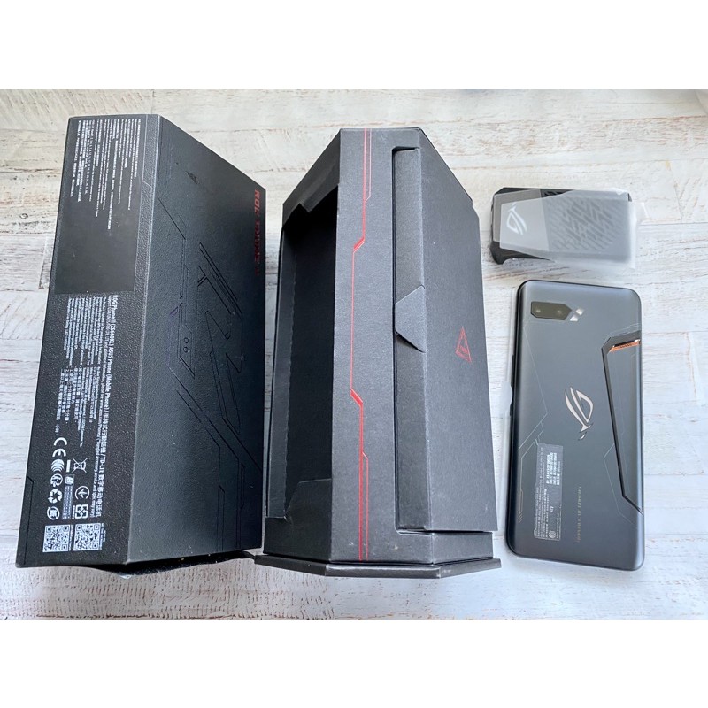 華碩 ASUS ROG Phone II ZS660KL 12G/1TB 頂規 吃雞 電競手機 RAZAR 黑鯊 2 3