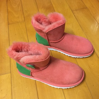 Ugg Bailey button mini boots 全新撞色短筒雪靴 size: 5