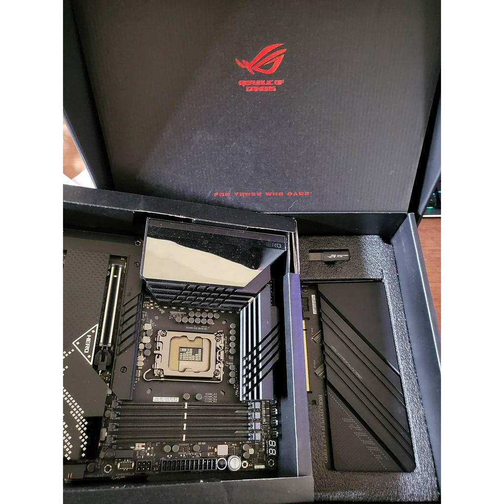 華碩 ASUS ROG MAXIMUS Z690 HERO