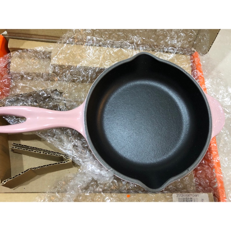Le Creuset 16公分鑄鐵單柄平底煎鍋。粉紅色