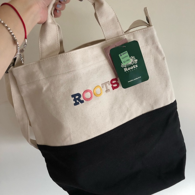 售Roots 全新 實用可愛帆布包 手提肩背斜背包 黑白配色彩色logo
