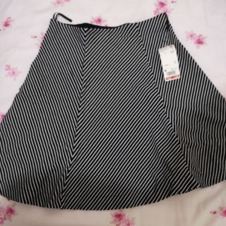 UNIQLO 羅馬布條紋寬擺裙