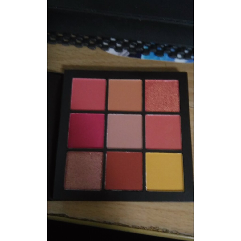 HUDA BEAUTY Coral Obsessions Palette