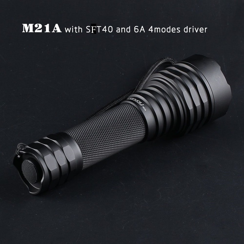 Convoy M21A 手電筒,帶發光 SFT40 LED 鍍膜在野營遠足燈內