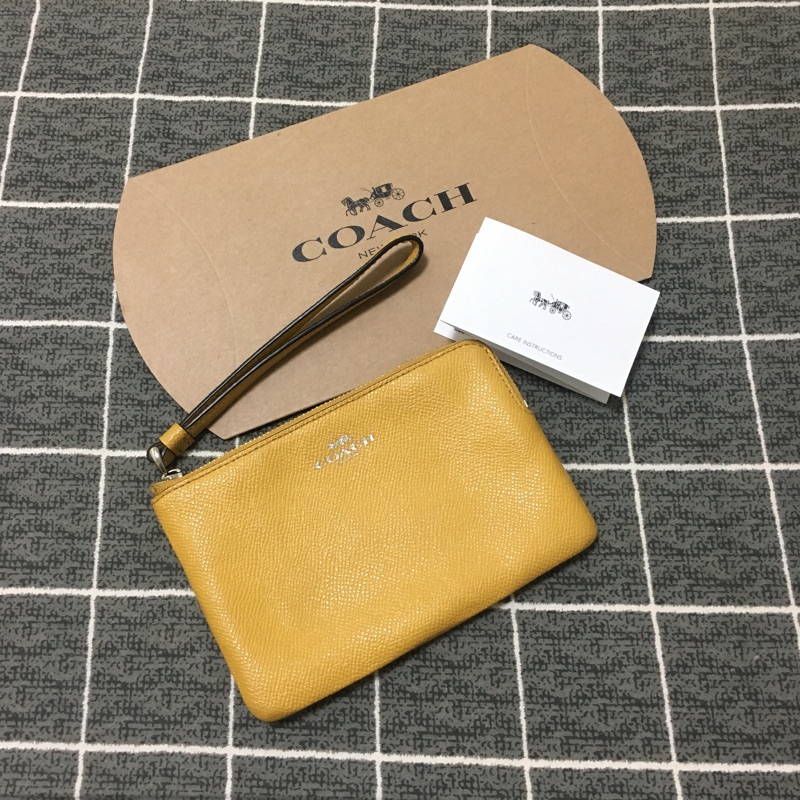 Coach 芥黃單層手拿包（正品，現貨在台免等）