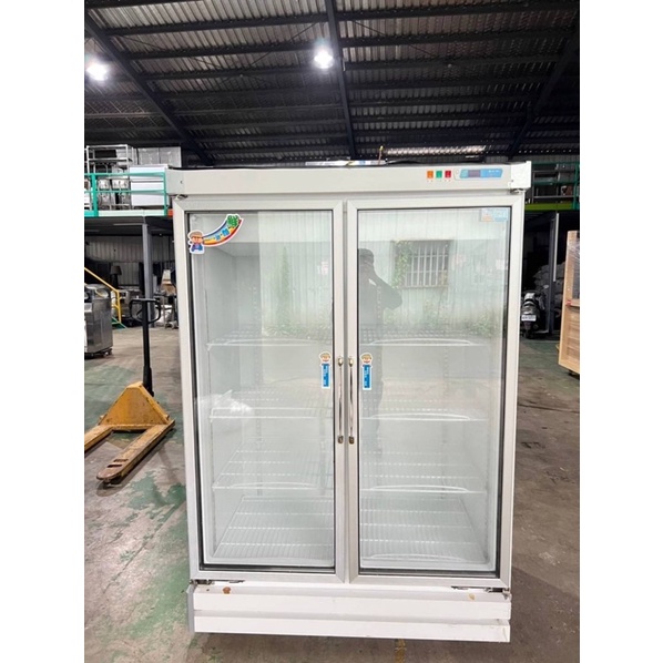 雙門透明展示冷藏冰箱220v 9成新 非常新 因場地問題 上面有修飾過 $19000 尺寸:寬126深82高183