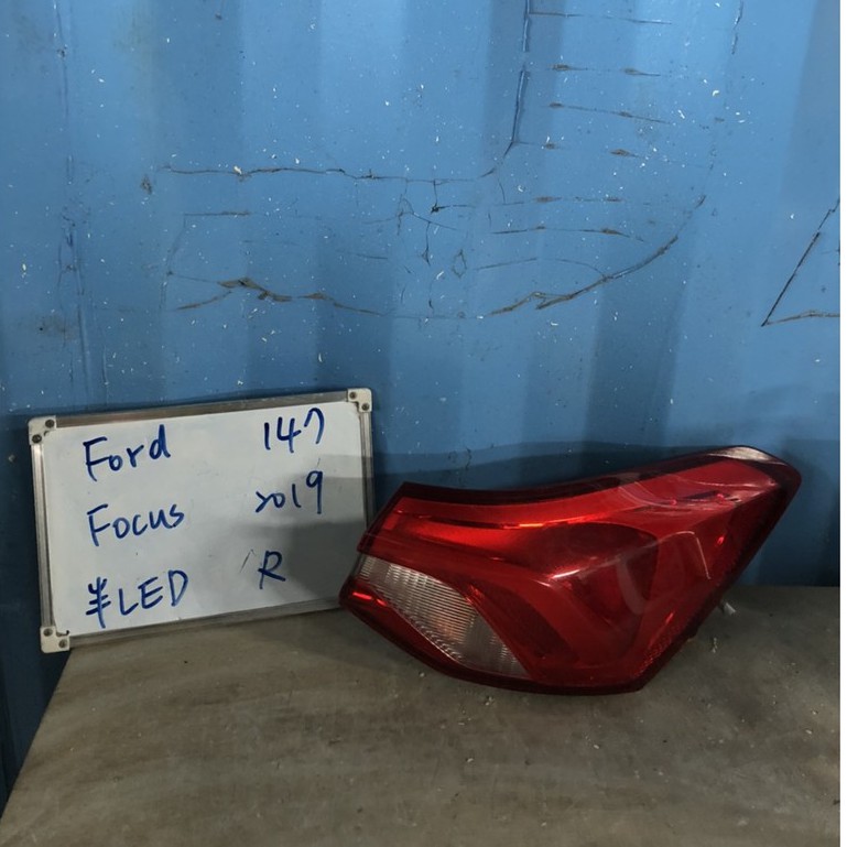 FORD147 福特FOCUS 2019年 半LED 右後燈 原廠二手空件