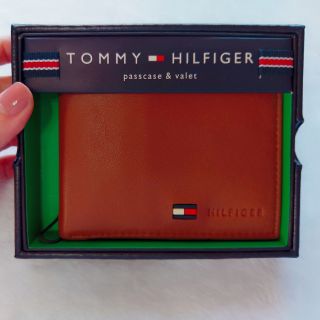 「美樂媽咪」(可刷卡) 美國正貨Tommy Hilfiger 真皮皮夾)/(附獨立卡夾)原廠禮盒裝 咖啡色-限時限量特價
