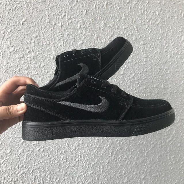 nike sb all black