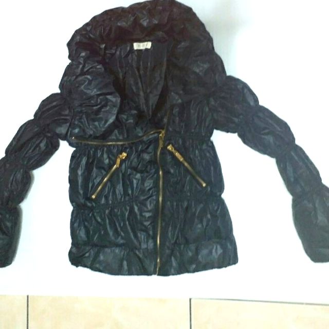 【大賠售】黑色時尚帥氣防風鋪棉抽皺外套/防寒外套/仿亮皮尼龍外套