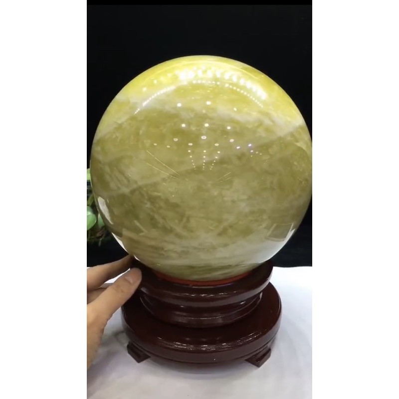 天然黃水晶球、直徑20.2釐米、11.52公斤。A0823天然原石打磨有微雜質純屬正常） 黃水晶能量強烈，俗稱財富之石