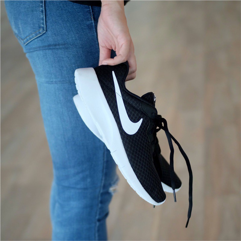 nike tanjun run small
