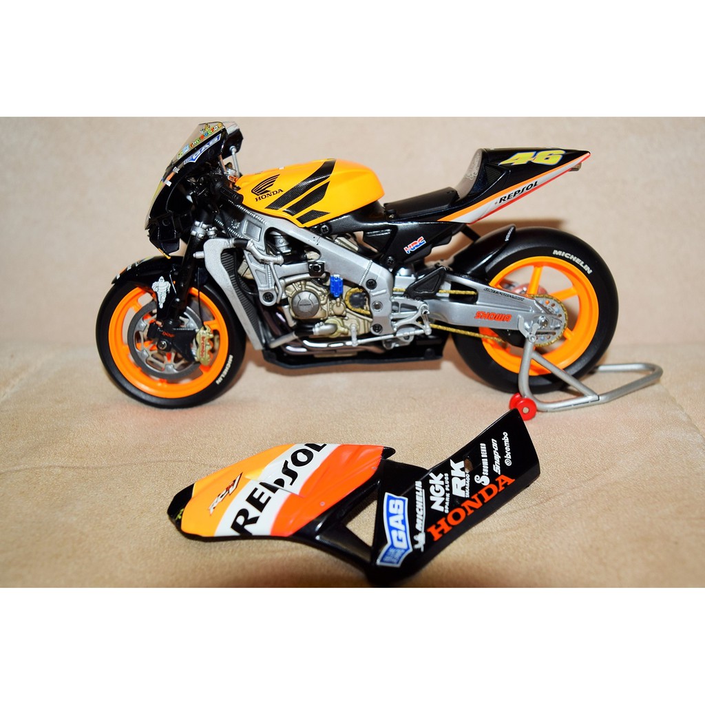 {絕版倉庫} 1:12 HONDA RC211V REPSOL MOTO GP 46 ROSSI 羅西2003 最後機會