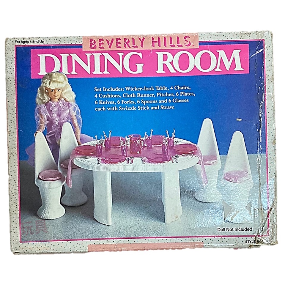 [絕版品出清] Beverly Hills_ Dining Room 芭比娃娃餐桌玩具 (無附人物玩偶)_庫存最後一個!