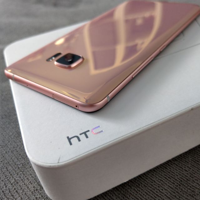 HTC U ultra 128G 藍寶石螢幕 9成新 粉紅色