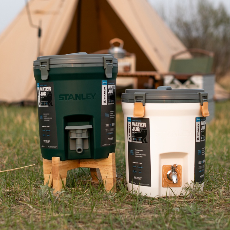 美國知名品牌 Stanley 史丹利 冒險系列 高流量 露營用 野外用 保冰冷飲桶 2加侖/7.5L 軍綠色 白色