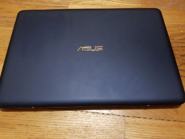 ASUS E200H 筆電