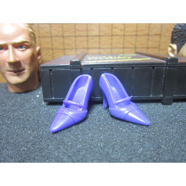570J7娃娃部門 紫色尖頭高跟鞋一雙 mini模型