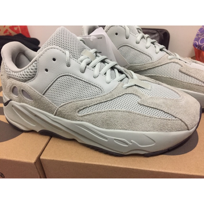 adidas yeezy boost 700 海鹽