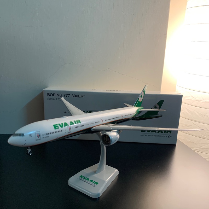 長榮航空 波音777-300ER 全新塗裝