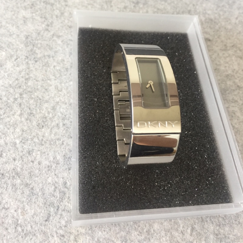 DKNY 銀灰面 精品銀色手錶