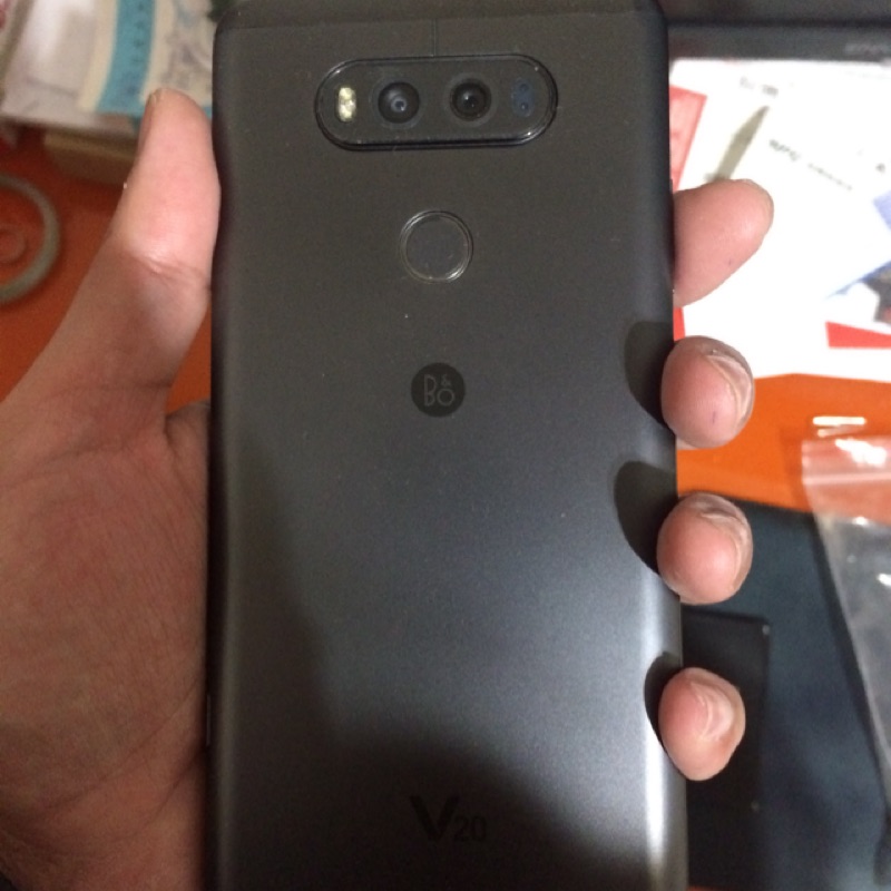 Lg v20 黑 盒裝配件完整 耳機未用 九成新 保固至2018.11月