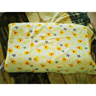 黃色小鴨隔尿墊（ 中）大人枕頭墊， 生理墊，坐月子預防惡露把床單弄髒