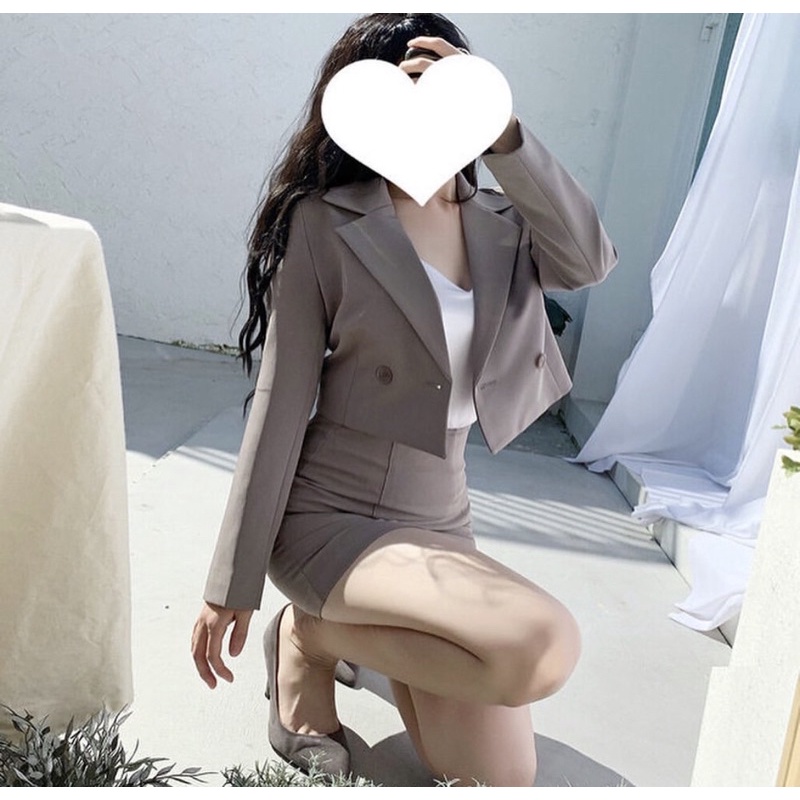 Mia Momo🎀韓國製造在台現貨🇰🇷西裝雙釦短版外套➕收臀不規則短窄裙4⃣️色