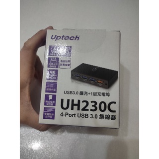 全新Uptech UH230C，4 Port USB 3.0 集線器，1組充電埠5V/2.1A，一個5V 3.5A變壓器