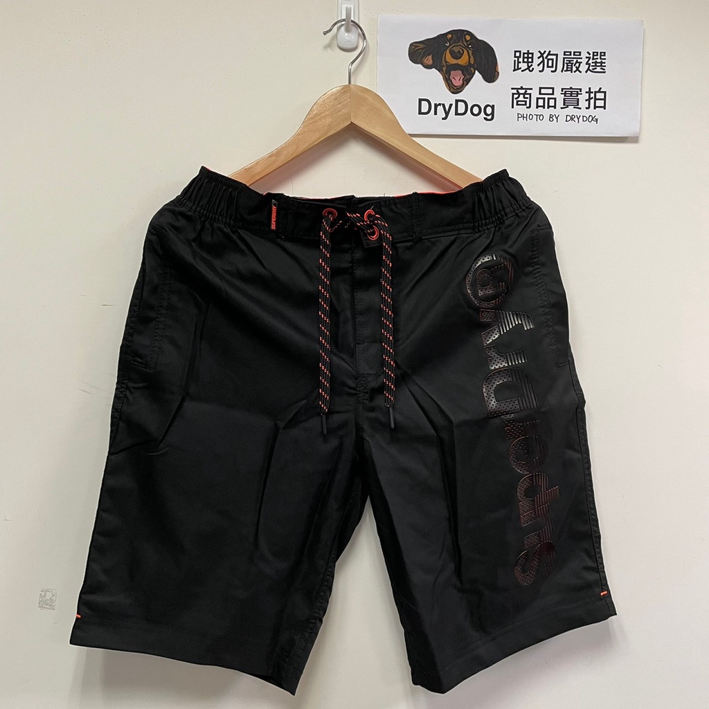 跩狗嚴選 極度乾燥 Superdry 經典Logo 防水布料 海灘褲 泳褲 衝浪褲 運動褲 沙灘褲 短褲 黑色 黑橘