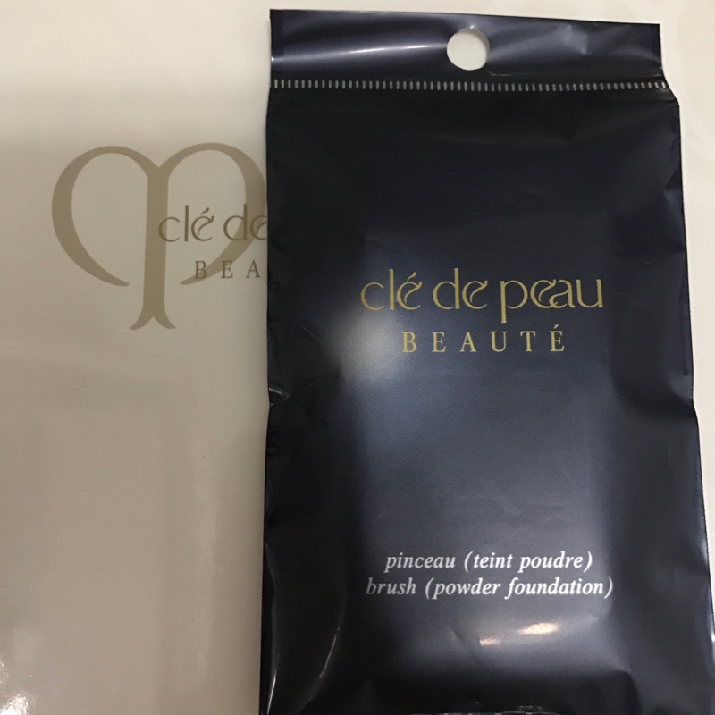 Cle de Peau Beaute肌膚之鑰 裸紗光采粉餅刷