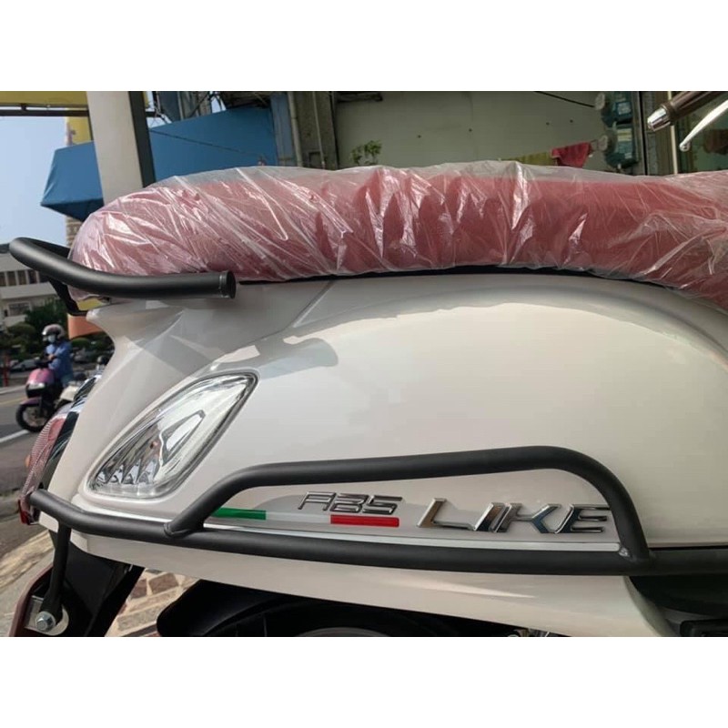 Kymco Like 125 側保桿150 側保險桿後車身保桿磨砂黑烤漆 蝦皮購物