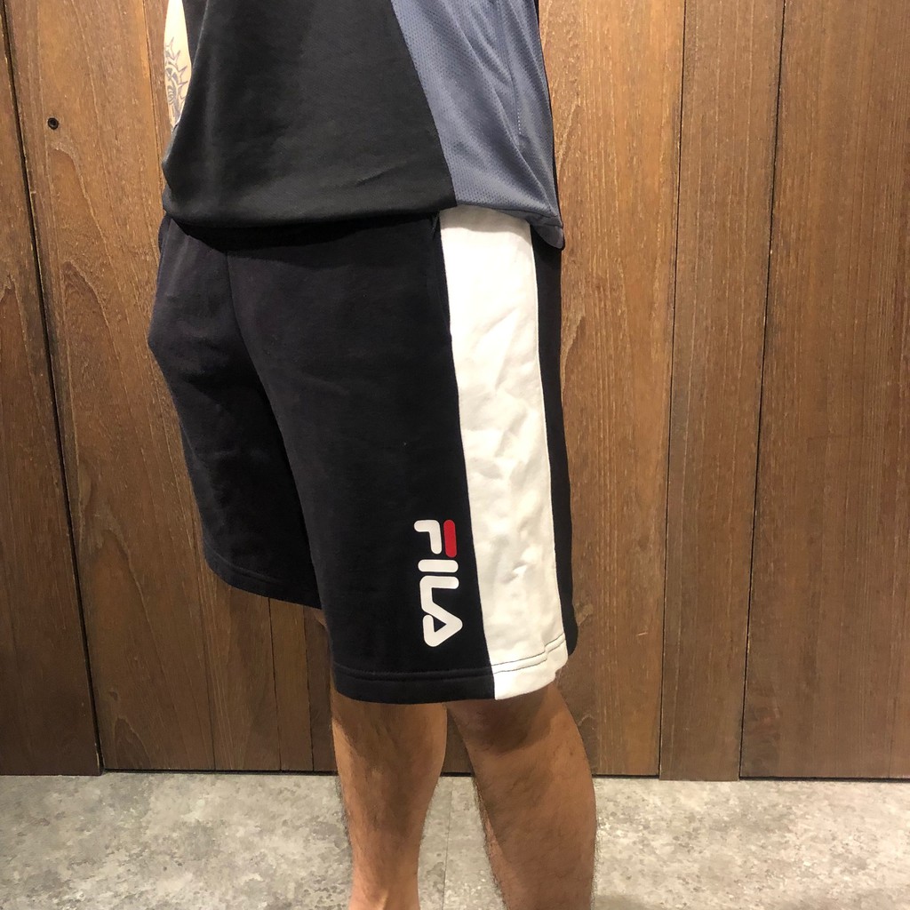 美國百分百【全新真品】 FILA 短褲 logo 休閒褲 運動褲 復古 街頭 潮流 滾邊設計 褲子 AC70