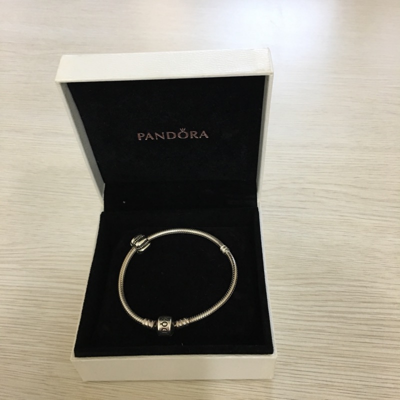 [二手］潘朵拉  Pandora 手鍊 含一個固定環 附禮盒