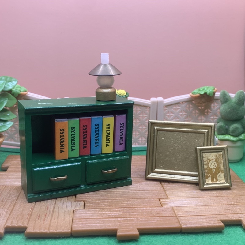 森林家族-絕版日本製綠書櫃、相框、油燈、彩色書本（二手無盒）