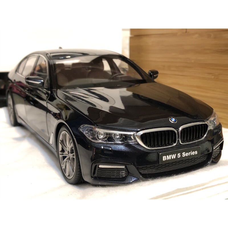 1/18 Kyosho BMW G30 5-Series 1:18 模型車