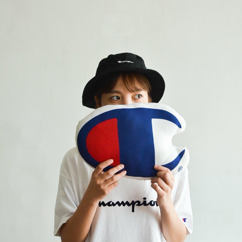 Ks 7折 Champion Pillow 白藍紅冠軍大c 經典logo 造型抱枕枕頭棉質布面禮品居家 蝦皮購物