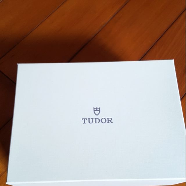 帝舵TUDOR 玫瑰系列35101- 白色珍珠贝母盘镶钻 18K玫瑰金 自动机械瑞士錶