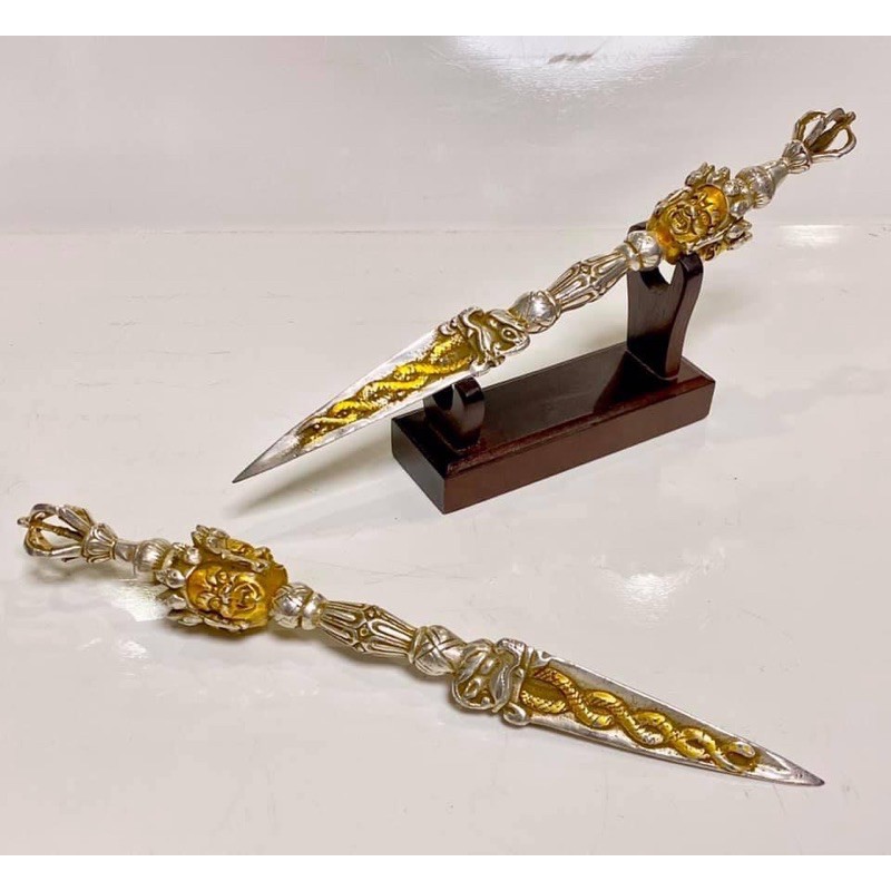 密宗法器尼泊爾復古黃銅藏式純銅普巴金剛杵降魔杵金剛橛 特別訂製 專屬實木底座 蝦皮購物