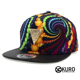 KURO-SHOP潮流新風格- 彩色漩渦 皮革帽沿 金色三角牌 棒球帽 板帽
