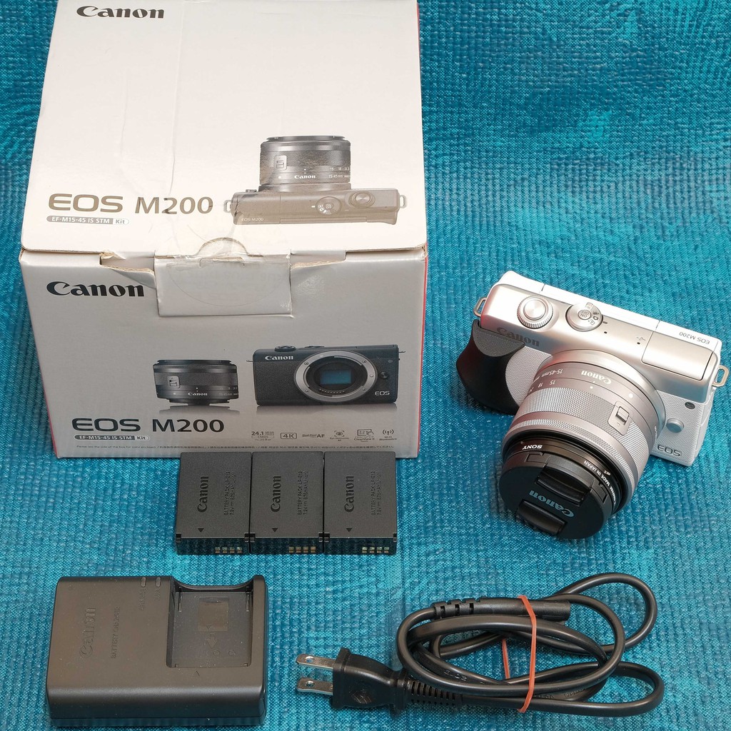 【售】Canon EOS M200 與 kit 鏡頭 15-45mm(公司貨)