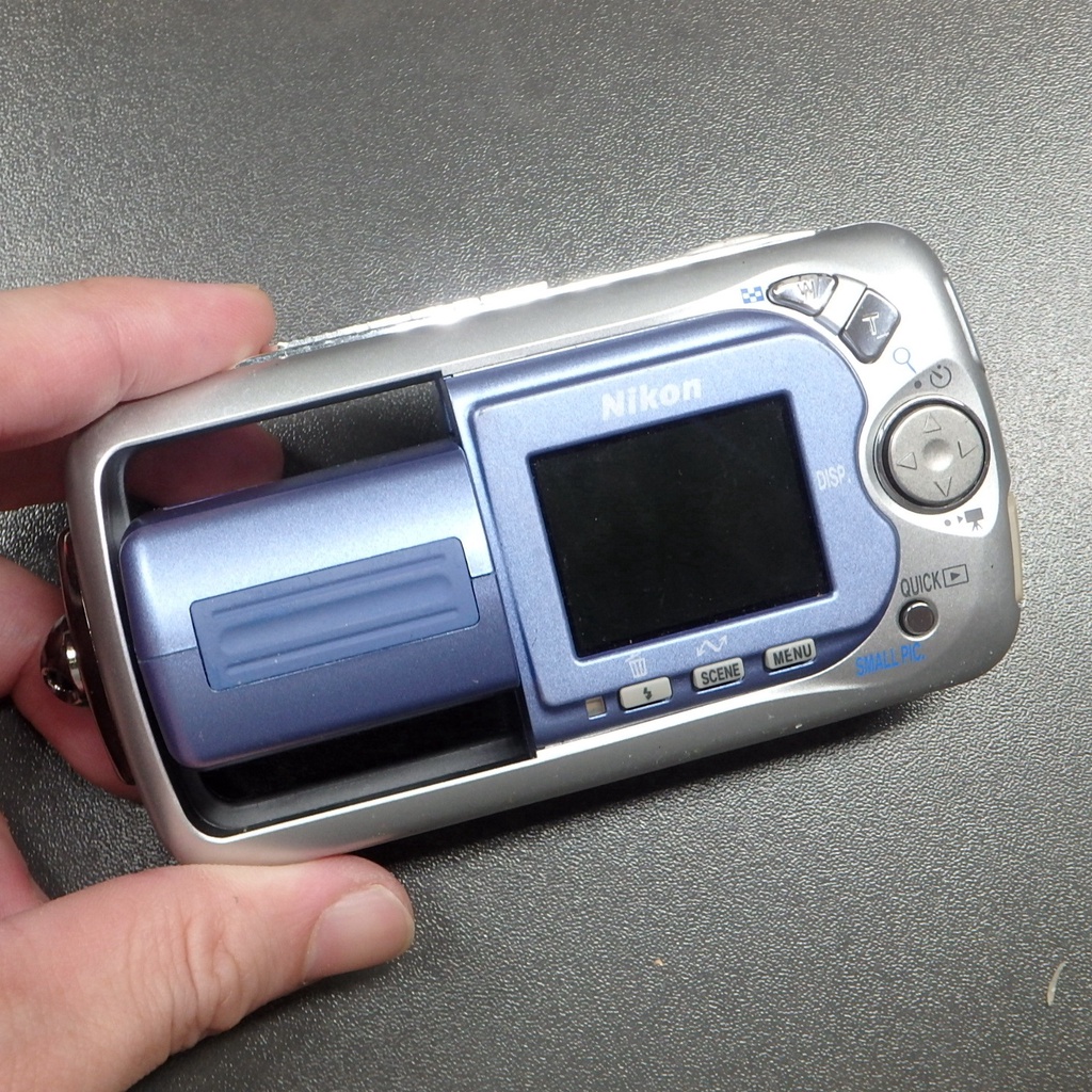 人気商品】 ニコン ＮＩＫＯＮ ＣＯＯＬＰＩＸ ２５００ agapeeurope.org