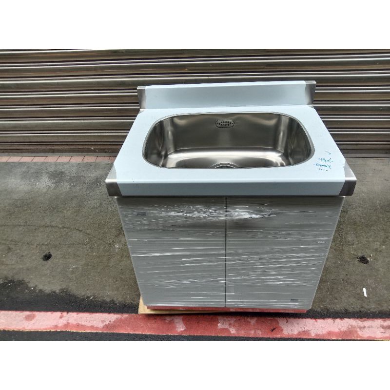 全新品，72全水槽，洗手槽，平台不繡鋼流理台，分件式廚具，吊櫃，瓦斯箱，水龍頭。