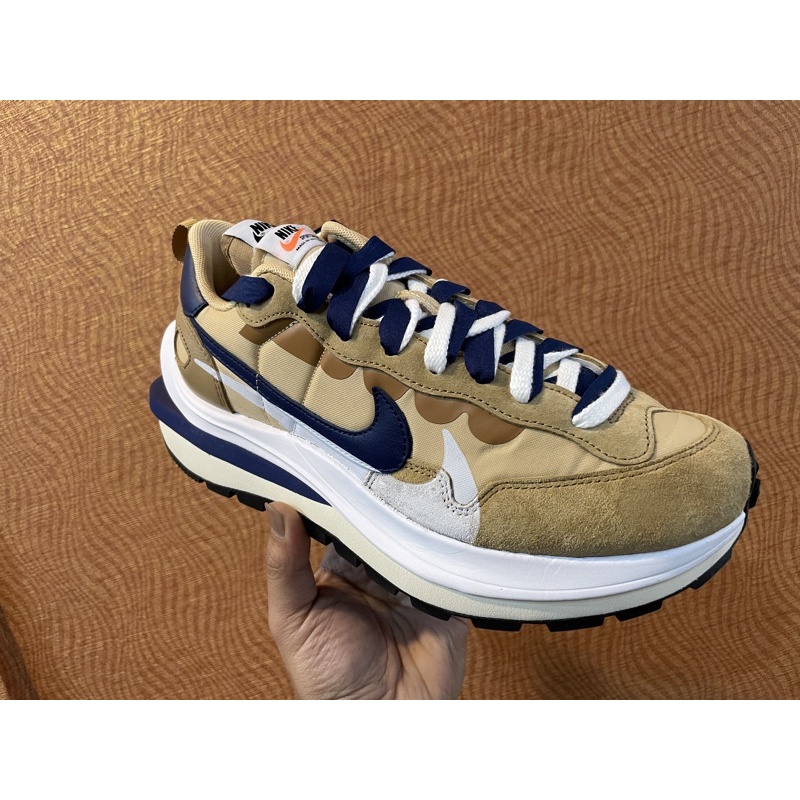 sacai x vaporwaffle tan navy