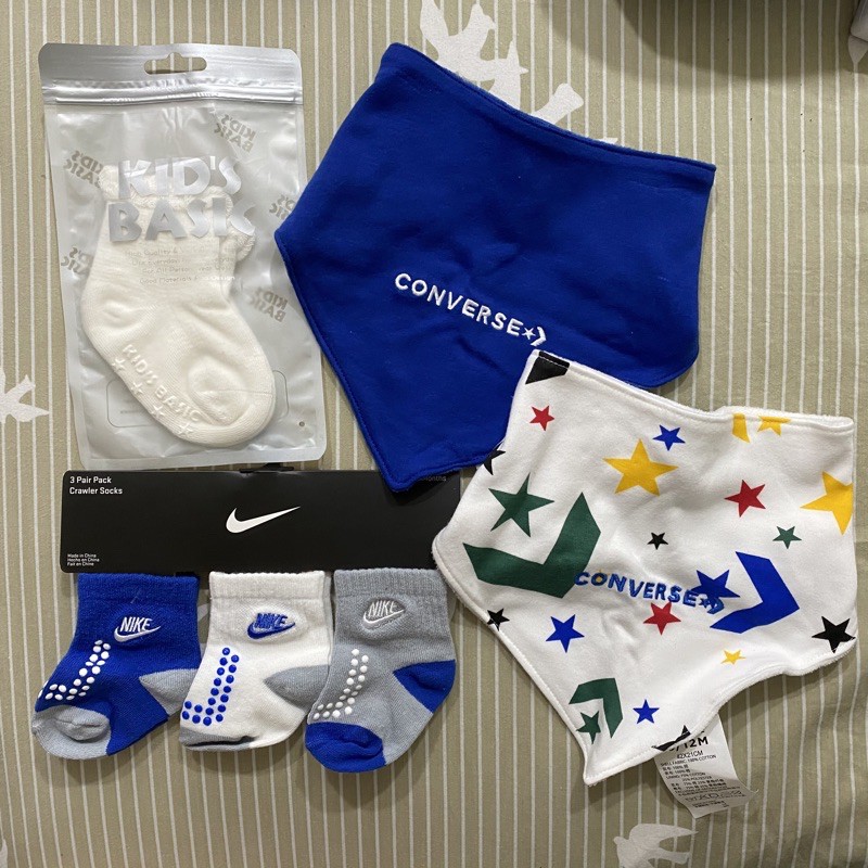 Nike寶寶襪子 converse圍兜兜 全新