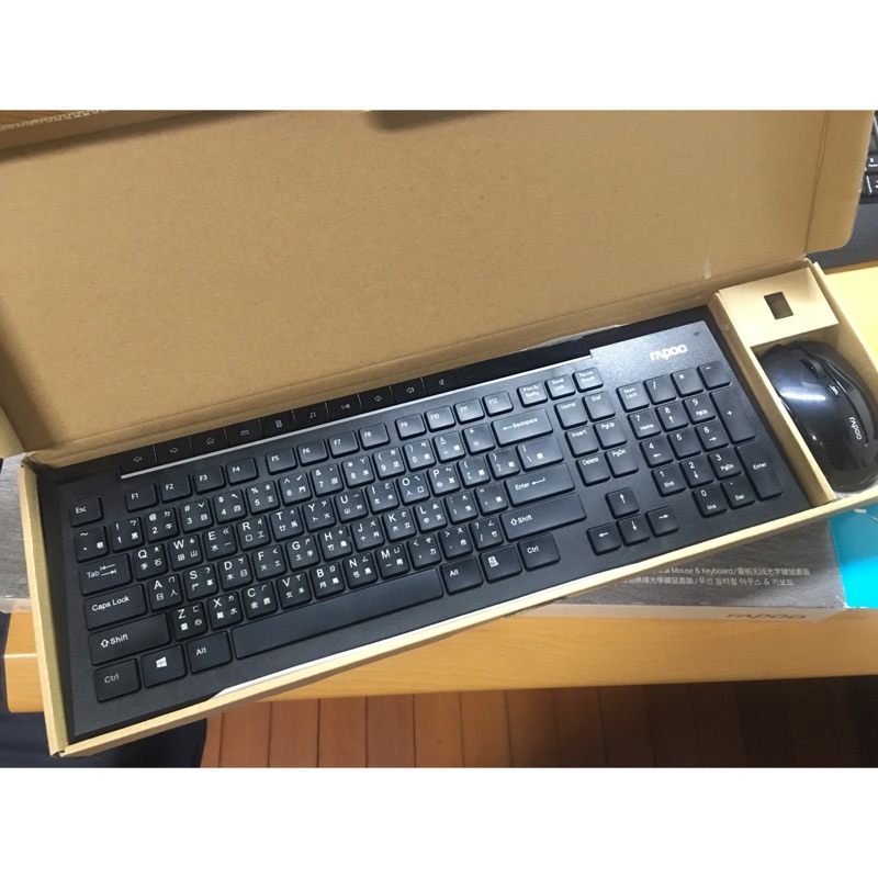 巧克力鍵盤，剪刀腳結構 雷柏 8200P 5G 無線光學鍵鼠組