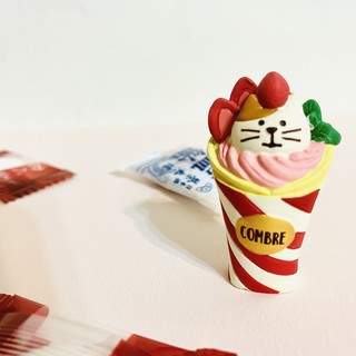 [現貨] 療癒小物 日本正版 草莓可麗餅貓 擺件 擺飾 decole concombre 小公仔【可老兒】