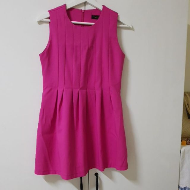深粉紅色無袖小禮服洋裝